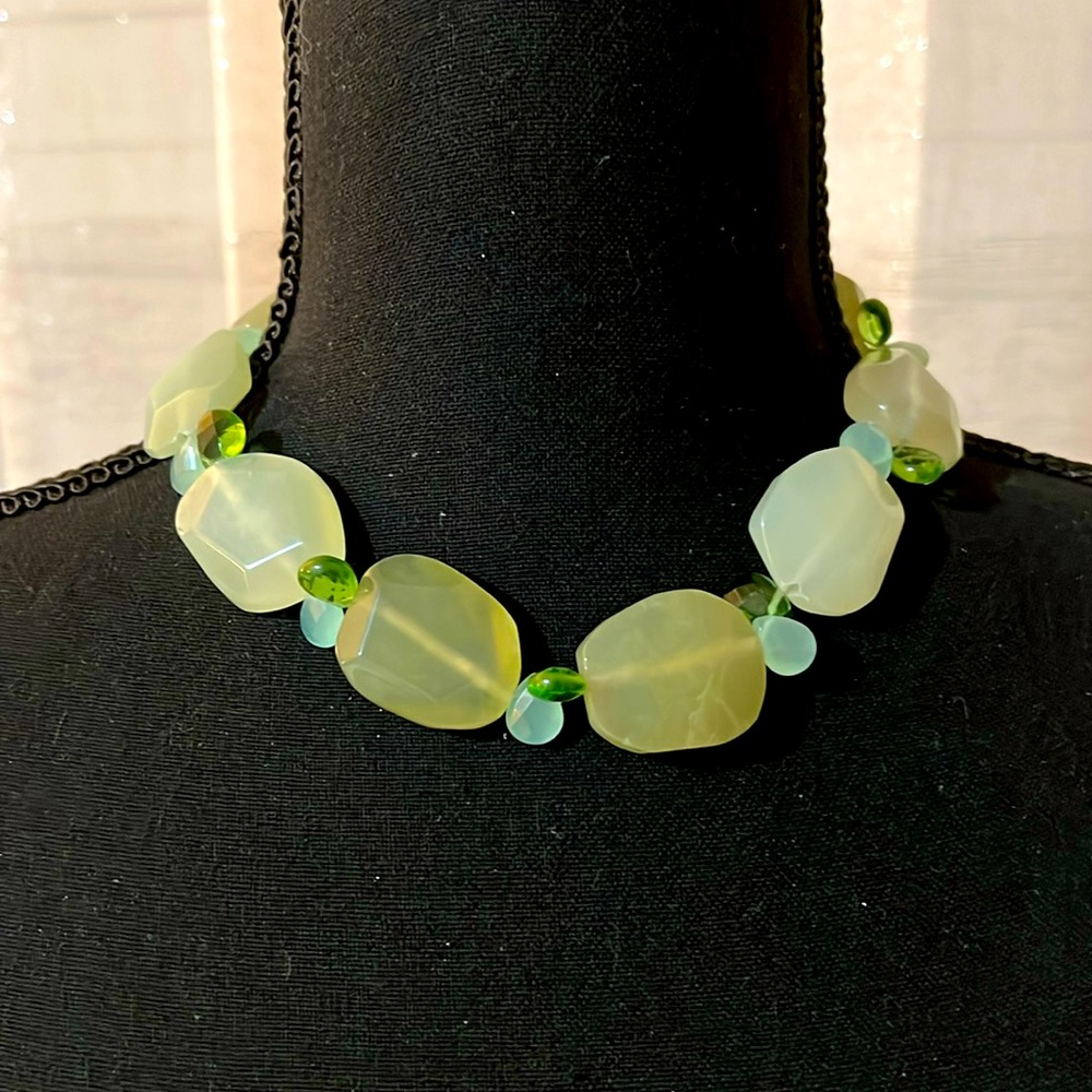 Beautiful green short necklace